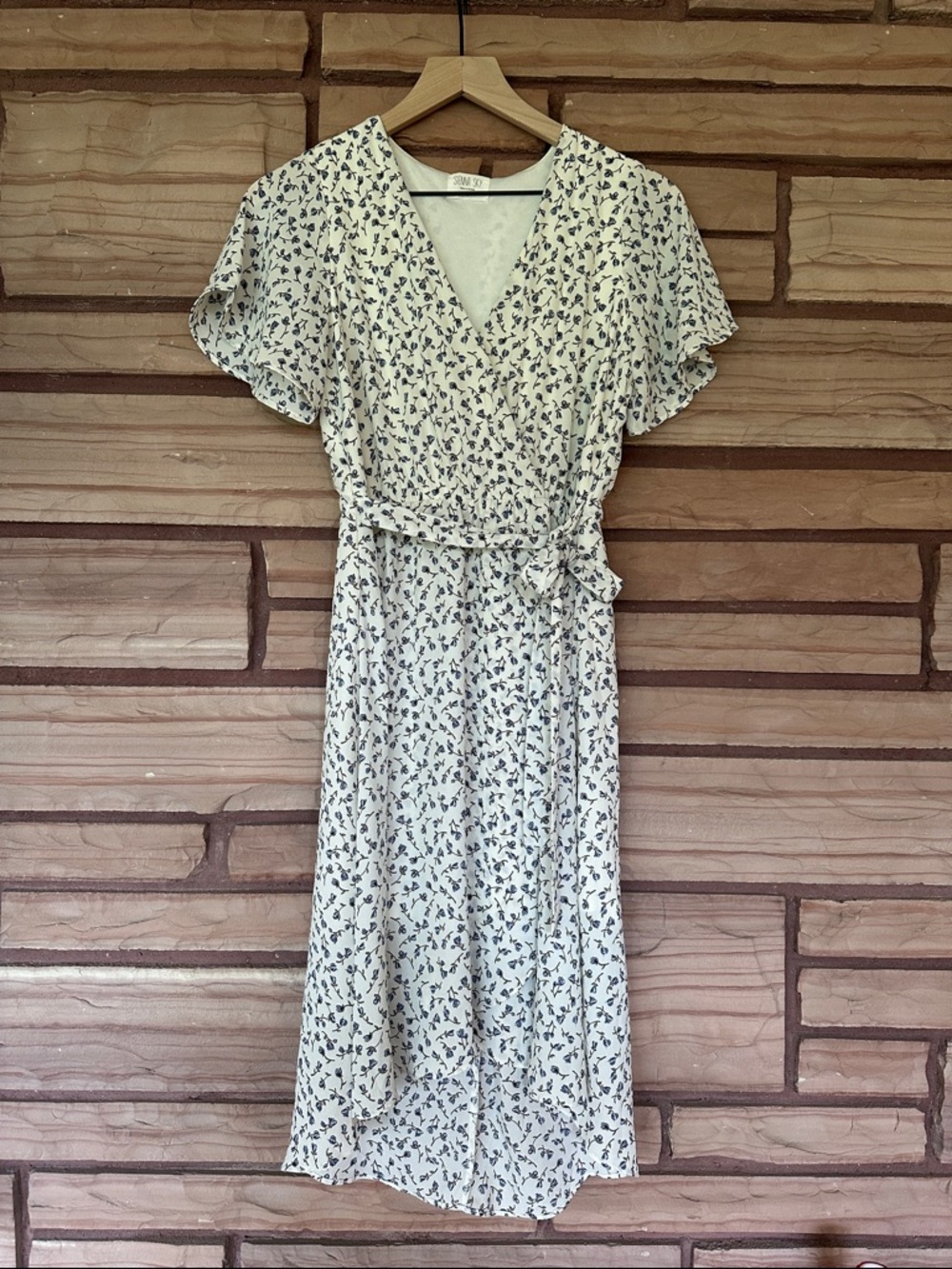 Sienna Sky Floral Faux Wrap Dress Hi-low White Blue S